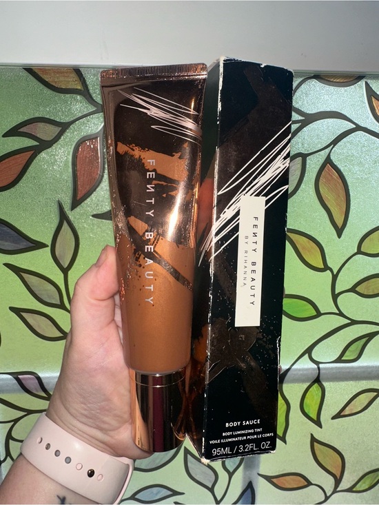 Fenty Beauty Other - Fenty Beauty Body Sauce Illuminating Tint in Sinamon Sizzle 06